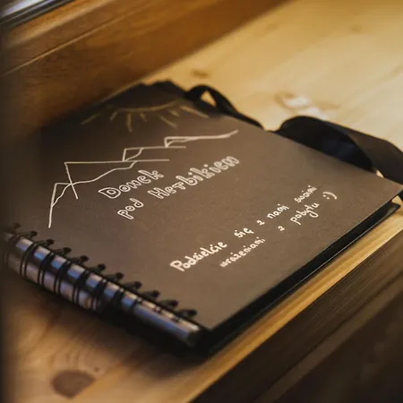 Pod Herbikiem 別荘 Odrowaz